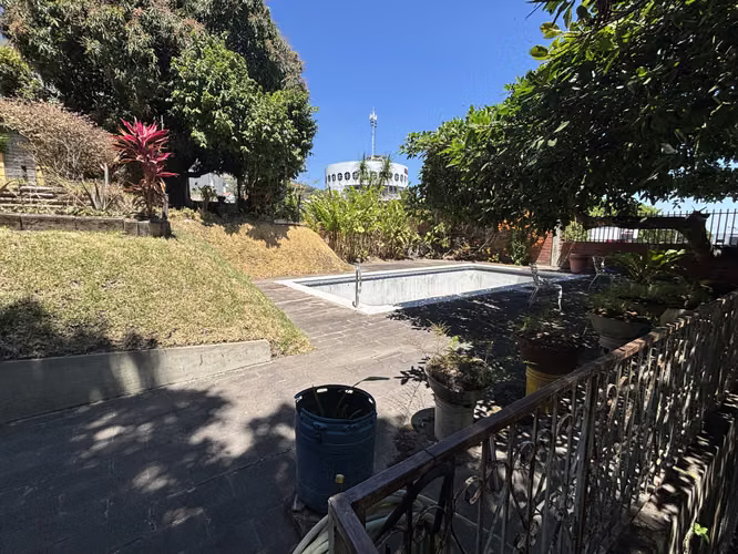 VENTA CASA DE 3,000 V2 ZONA REDONDEL LUCEIRO COL ESCALON PARA NEGOCIO - Imagen 6