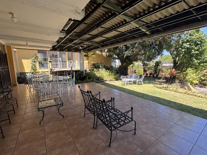 VENTA CASA DE 3,000 V2 ZONA REDONDEL LUCEIRO COL ESCALON PARA NEGOCIO - Imagen 2