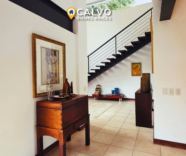 En venta hermosa casa en Residencial Las Piletas III | Santa Tecla - Imagen 4