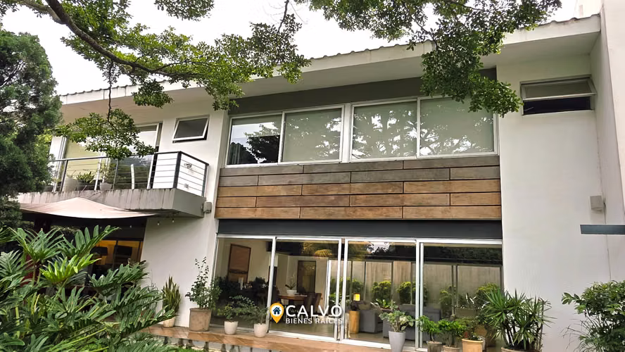 En venta hermosa casa en Residencial Las Piletas III | Santa Tecla - Imagen 1