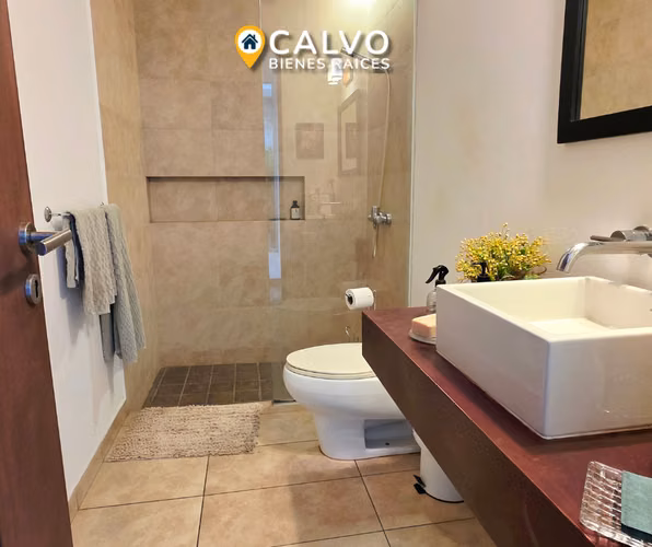 En venta hermosa casa en Residencial Las Piletas III | Santa Tecla - Imagen 10