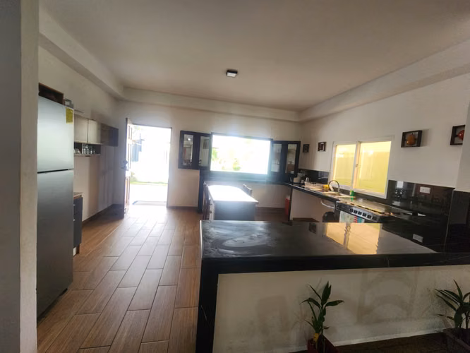 CASA NUEVA FRENTE AL MAR EN COSTA DEL SOL - Imagen 10
