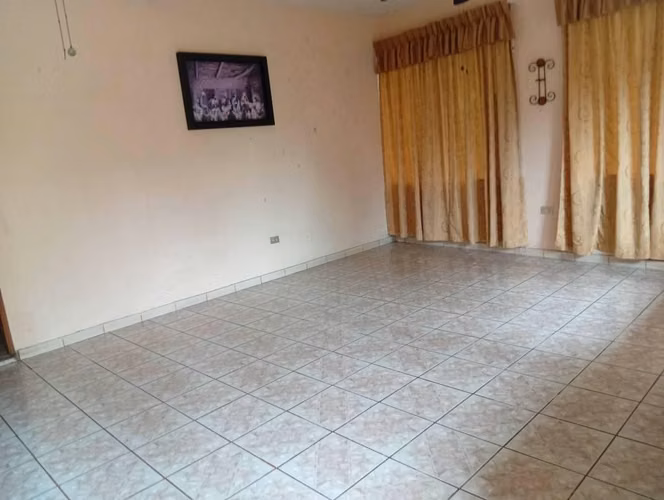 EXCLUSIVA Y AMPLIA RESIDENCIA EN VENTA EN AHUACHAPÁN