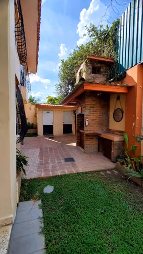 LOMAS DE SAN FRANCISCO, VENDO CASA GRANDE DE ESQUINA CON UBICACION PRIVILEGIADA - Imagen 3