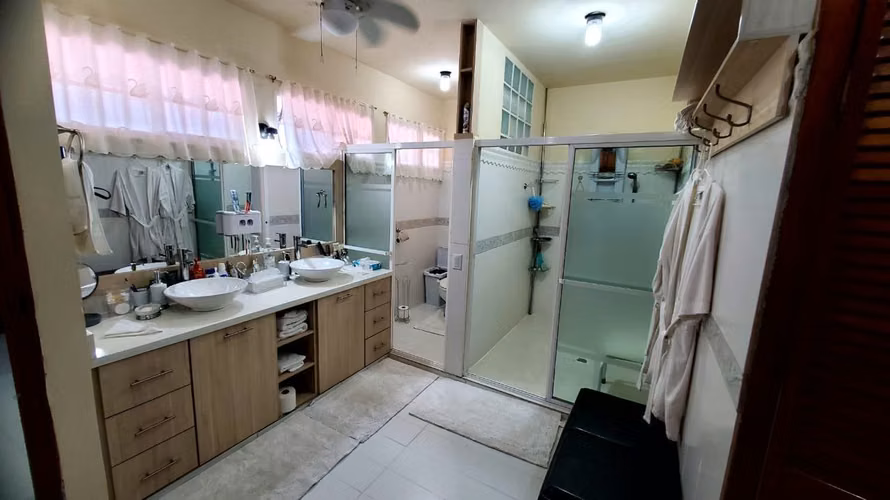 LOMAS DE SAN FRANCISCO, VENDO CASA GRANDE DE ESQUINA CON UBICACION PRIVILEGIADA - Imagen 15
