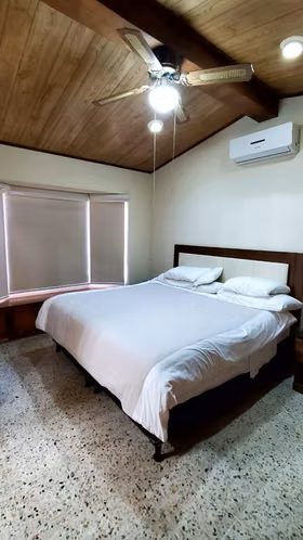 LOMAS DE SAN FRANCISCO, VENDO CASA GRANDE DE ESQUINA CON UBICACION PRIVILEGIADA - Imagen 19