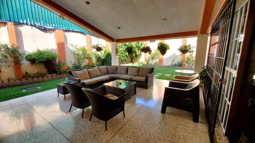 LOMAS DE SAN FRANCISCO, VENDO CASA GRANDE DE ESQUINA CON UBICACION PRIVILEGIADA - Imagen 4