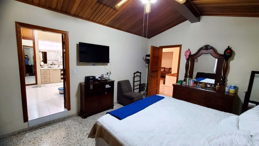 LOMAS DE SAN FRANCISCO, VENDO CASA GRANDE DE ESQUINA CON UBICACION PRIVILEGIADA - Imagen 13