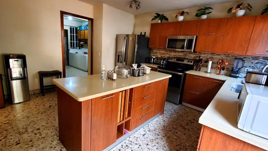 LOMAS DE SAN FRANCISCO, VENDO CASA GRANDE DE ESQUINA CON UBICACION PRIVILEGIADA - Imagen 10
