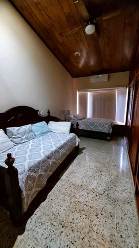 LOMAS DE SAN FRANCISCO, VENDO CASA GRANDE DE ESQUINA CON UBICACION PRIVILEGIADA - Imagen 20