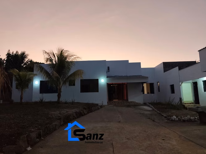 CASA AMPLIA EN VENTA EN RESID. DE PLAYA " LAS VERANERAS", LOS COBANOS -SONSONATE