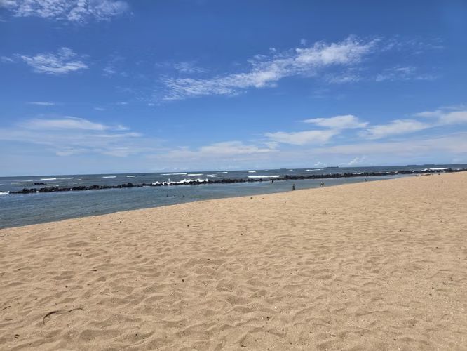 CASA AMPLIA EN VENTA EN RESID. DE PLAYA " LAS VERANERAS", LOS COBANOS -SONSONATE