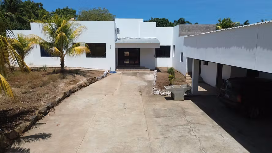 CASA AMPLIA EN VENTA EN RESID. DE PLAYA " LAS VERANERAS", LOS COBANOS -SONSONATE