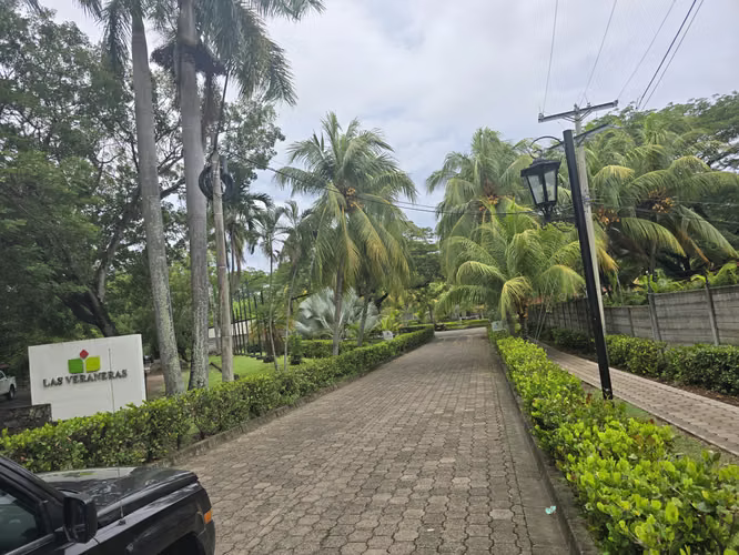 CASA AMPLIA EN VENTA EN RESID. DE PLAYA " LAS VERANERAS", LOS COBANOS -SONSONATE