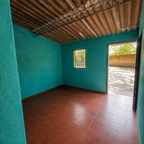 Terreno de 600 Varas² con Casa Incluida en San Luis Talpa