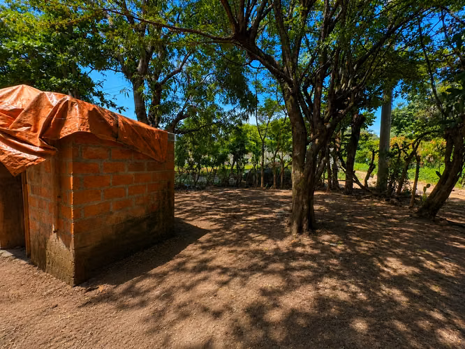 Terreno de 600 Varas² con Casa Incluida en San Luis Talpa
