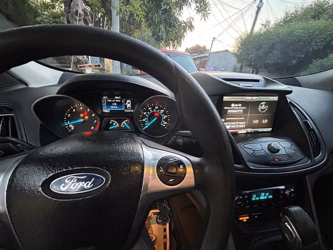 Vendo camioneta Ford scape 2015
