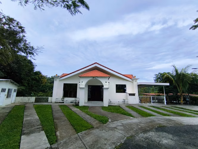 Casa de campo en Huizucar La Libertad