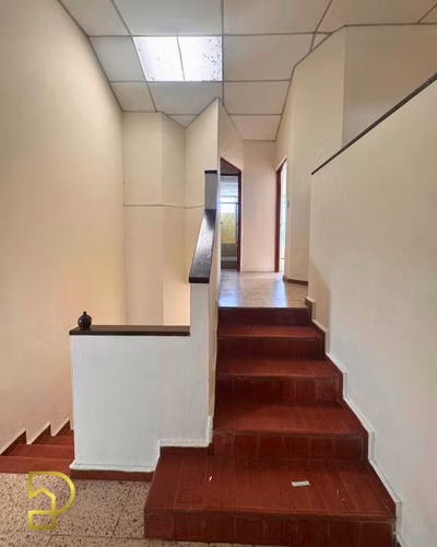 Alquiler de amplia propiedad para oficina, clínica o negocio en Paseo General Escalón - Imagen 8