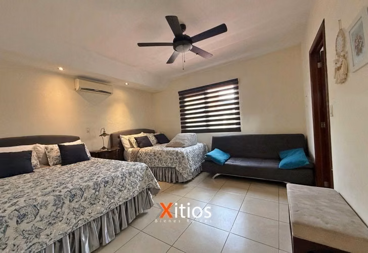 VENDO!! casa, amplia, bien ubicada en Santa Elena!