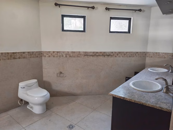 Casa en Alquiler – Zona Exclusiva, San Benito
