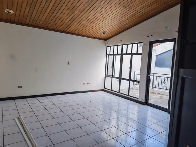 Casa en Alquiler – Zona Exclusiva, San Benito