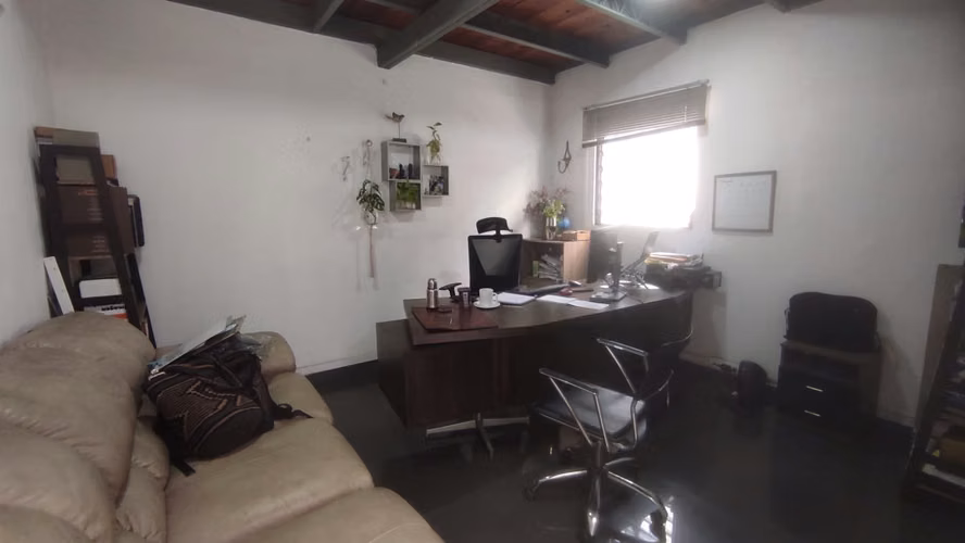 OFICINAS/PLANTEL en COL. ESCALON (Parte Baja)