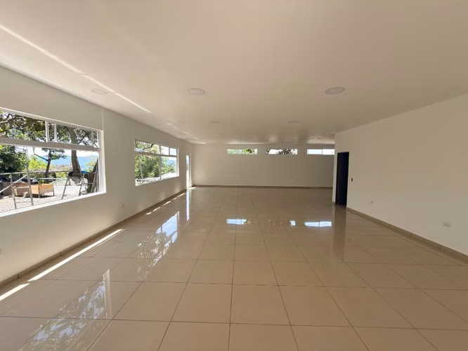 SE VENDE OFICINA COLONIA ESCALÓN, BUENA UBICACIÓN, DE ESQUINA, NUEVO A ESTRENAR