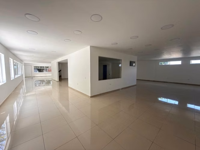 SE VENDE OFICINA COLONIA ESCALÓN, BUENA UBICACIÓN, DE ESQUINA, NUEVO A ESTRENAR