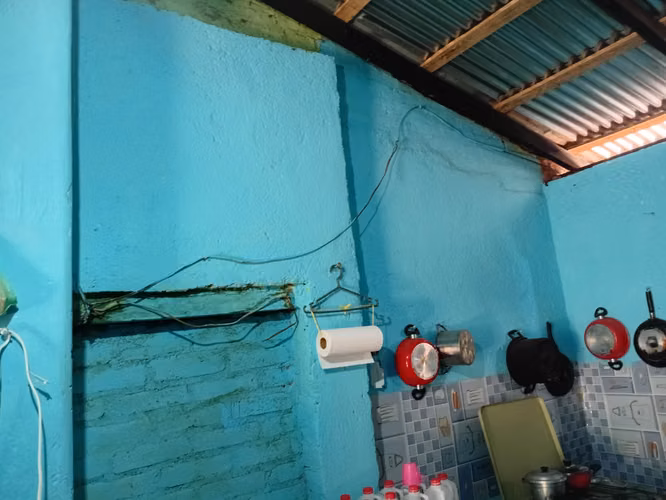 TERRENO CON CONSTRUCCION  EN COLONIA CASTRO SANTA ANA - Imagen 9