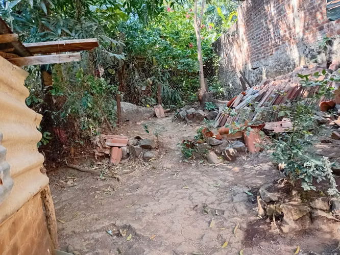 TERRENO CON CONSTRUCCION  EN COLONIA CASTRO SANTA ANA - Imagen 8