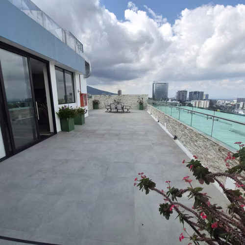 ALQUILER DE PENTHOUSE AMUEBLADO  EN SAN BENITO 247 METROS CUADRADOS - Imagen 18