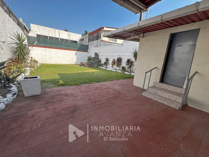Casa-oficina Col. San Francisco | 550 m² y 7 parqueos