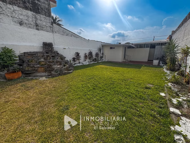 Casa-oficina Col. San Francisco | 550 m² y 7 parqueos
