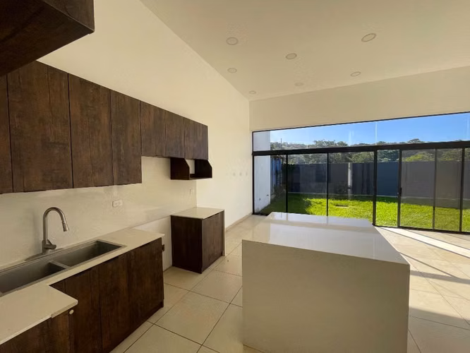 Renta de bonita casa moderna de 1 planta, en Res. La Florida, Nvo. Cuscatlán - Imagen 4