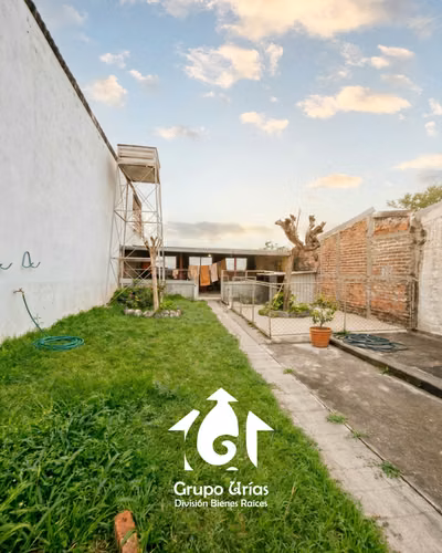SE ALQUILA LOTE CON GALERA