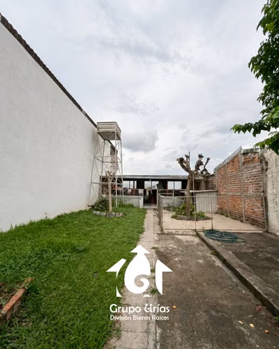 SE ALQUILA LOTE CON GALERA