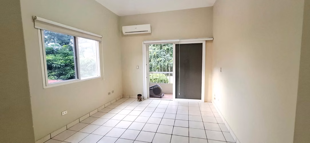 LINDA CASA EN EXCLUSIVA RESIDENCIAL LOS MANANTIALES,PRIVADO,EXC. UBICACION,A 10 MIN. DE SAN SALV. Y 20 MIN. DE SURF CITY - Imagen 16