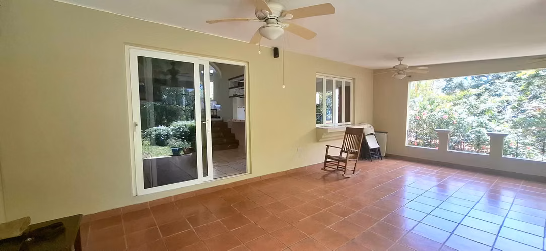 LINDA CASA EN EXCLUSIVA RESIDENCIAL LOS MANANTIALES,PRIVADO,EXC. UBICACION,A 10 MIN. DE SAN SALV. Y 20 MIN. DE SURF CITY - Imagen 19
