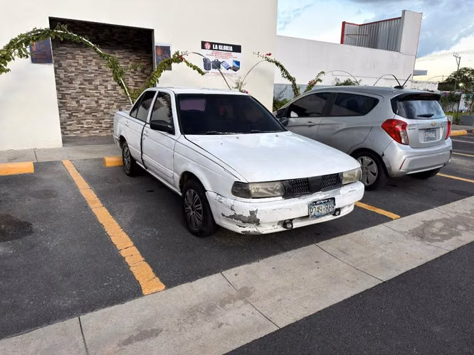 Vendo Nissan Sentra B13, estándar 95
