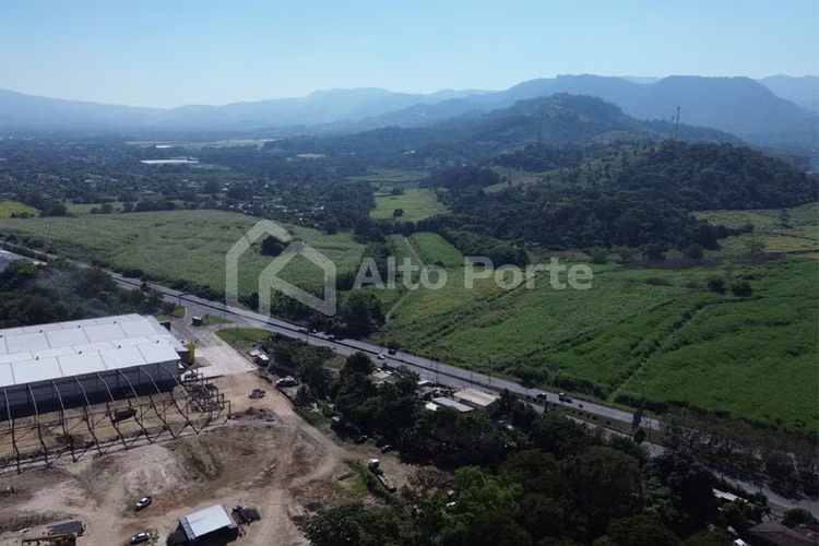 Terreno en venta con vocación habitacional e industrial