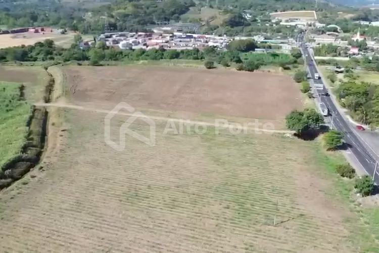 Terreno en venta con vocación habitacional e industrial