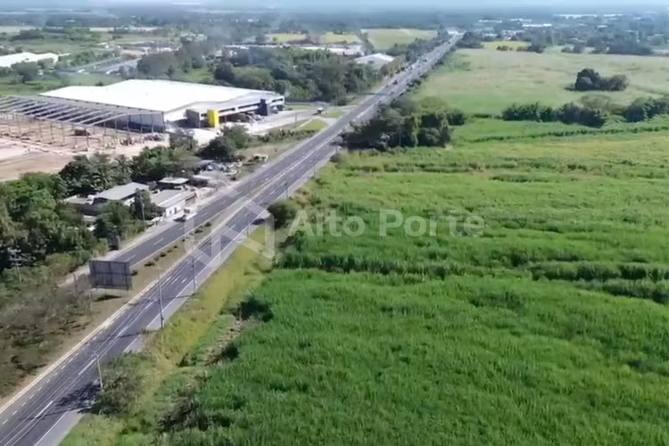 Terreno en venta con vocación habitacional e industrial