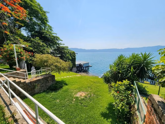 Hermosa Casa En El Lago de Coatepeque en Venta