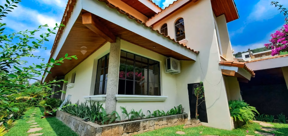 CASA EN ALQUILER CUMBRES DE LA ESCALÓN