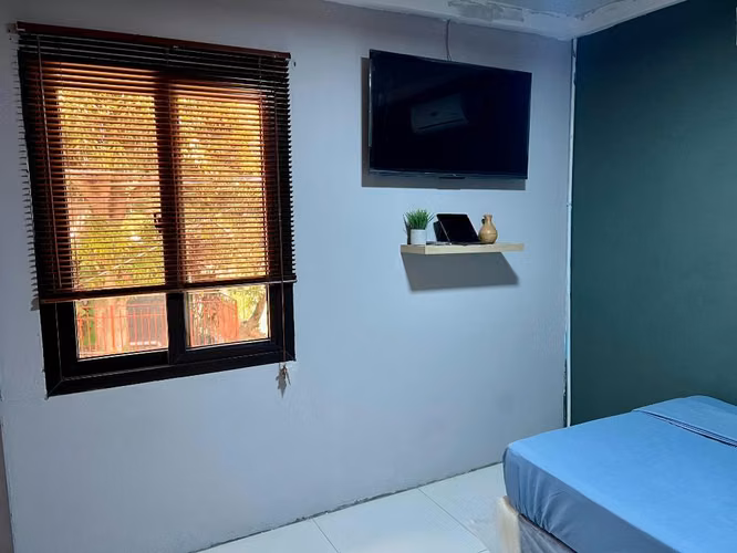 Habitacion para Señorita, atrás de Universidad Nacional