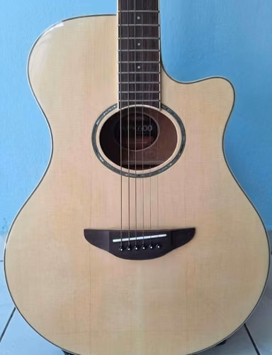 Vengo guitarra nueva.