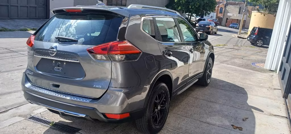 Nissan rogue 2018 4x4