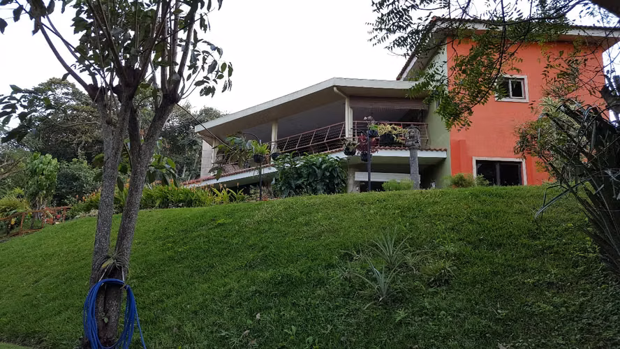 Venta de casa en Nuevo Cuscatlán, Residencial Quintas de Santa Elena