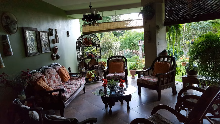Venta de casa en Nuevo Cuscatlán, Residencial Quintas de Santa Elena